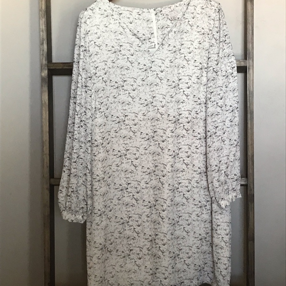 Lila rose white patterned dress